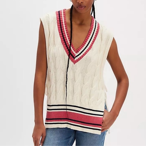 FREE PEOPLE CABLE KNIT SWEATER VEST WITH SIDE TIE DETAIL! S - Picture 1 of 11